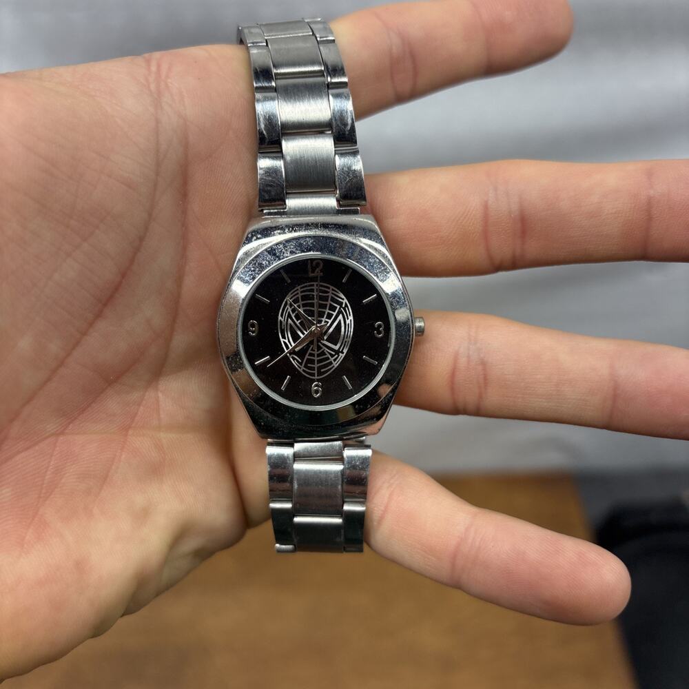 Cool Black Spiderman Marvel Watch Silver Tone And Black Dial (needs Battery)
